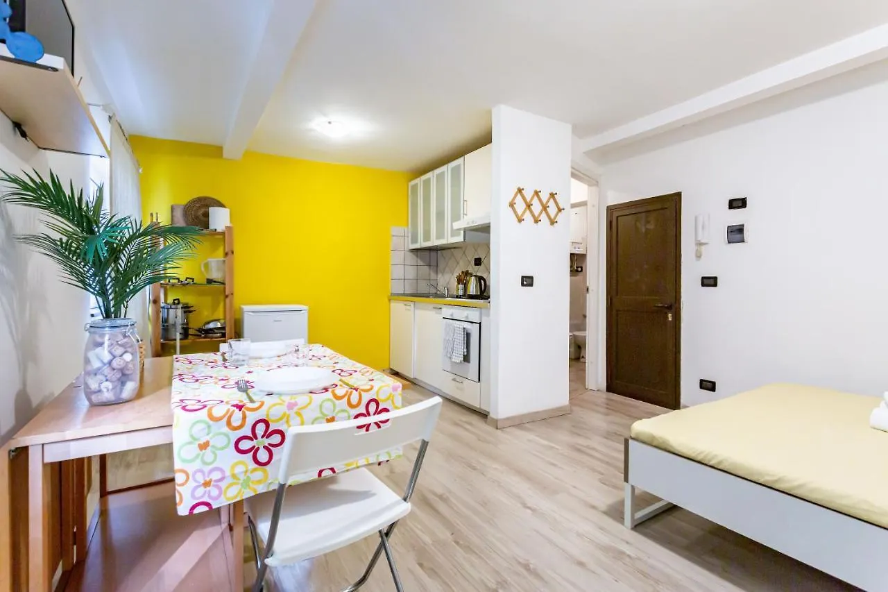 Apartment Appartamento Adorno 3 - Affitti Brevi Italia Genoa